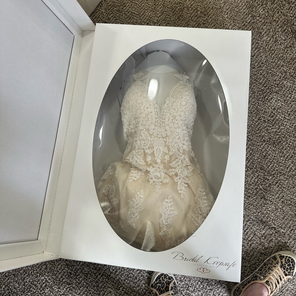 Custom wedding dress - Picture 2 of 2